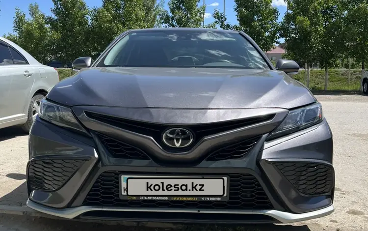 Toyota Camry 2021 года за 14 600 000 тг. в Актобе