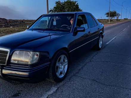 Mercedes-Benz E 200 1995 года за 1 750 000 тг. в Караганда – фото 13