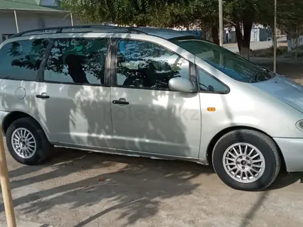 Volkswagen Sharan 1997 года за 1 200 000 тг. в Жалагаш – фото 3