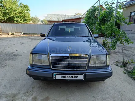 Mercedes-Benz E 220 1994 года за 1 200 000 тг. в Жетысай – фото 3