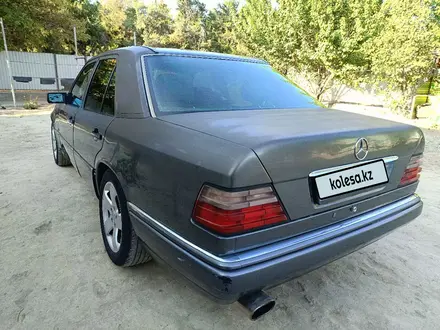 Mercedes-Benz E 220 1994 года за 1 200 000 тг. в Жетысай – фото 8