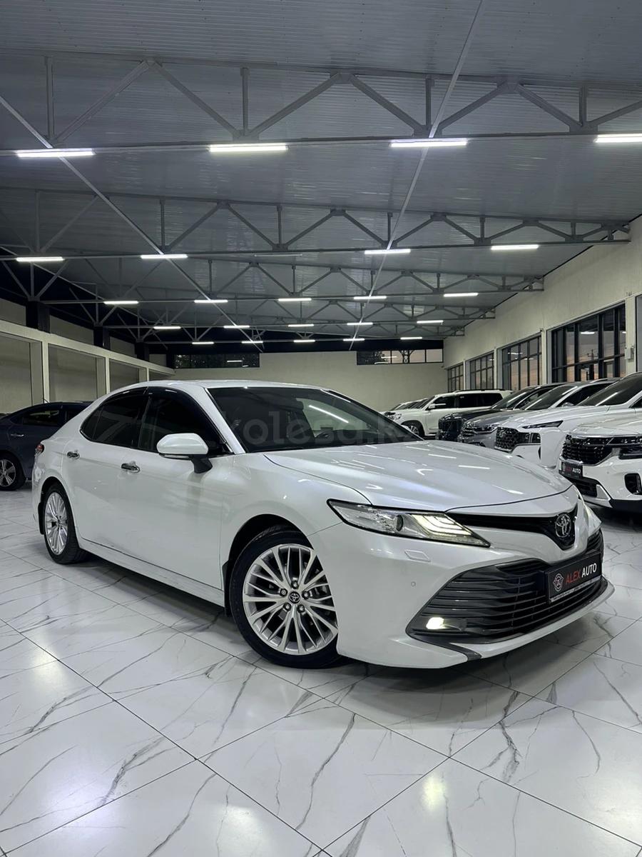 Toyota Camry 2019 г.