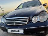 Mercedes-Benz C 240 2003 года за 3 650 000 тг. в Алматы – фото 5