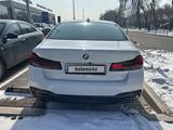 BMW 530 2022 года за 29 000 000 тг. в Алматы – фото 3