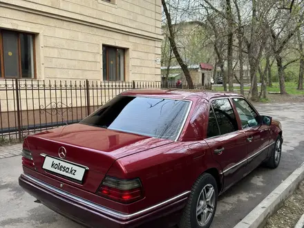 Mercedes-Benz E 220 1994 года за 2 090 000 тг. в Алматы – фото 6