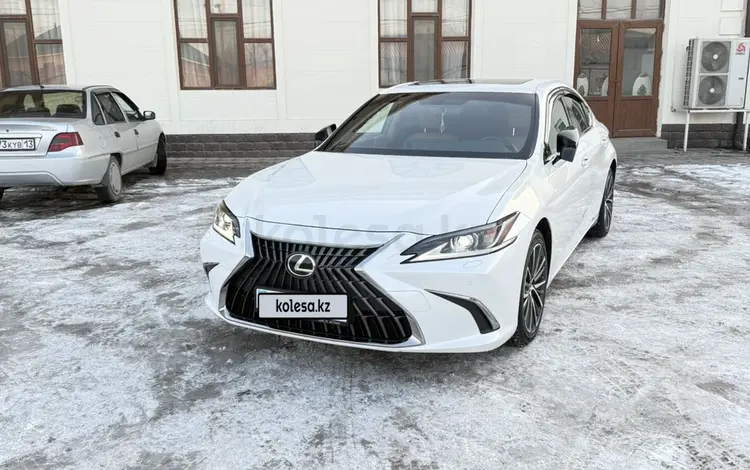 Lexus ES 250 2022 года за 25 000 000 тг. в Шымкент
