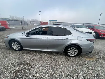 Toyota Camry 2021 года за 8 770 300 тг. в Алматы – фото 7