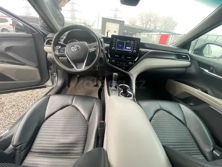 Toyota Camry 2021 года за 8 770 300 тг. в Алматы – фото 9