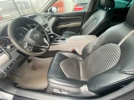Toyota Camry 2021 года за 8 770 300 тг. в Алматы – фото 10