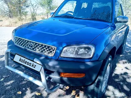 Toyota RAV4 1997 года за 2 950 000 тг. в Алматы – фото 15