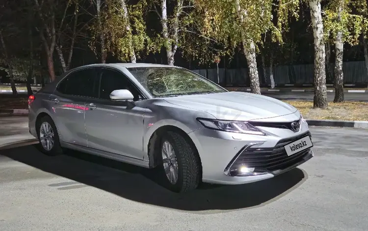 Toyota Camry 2023 года за 18 350 000 тг. в Костанай