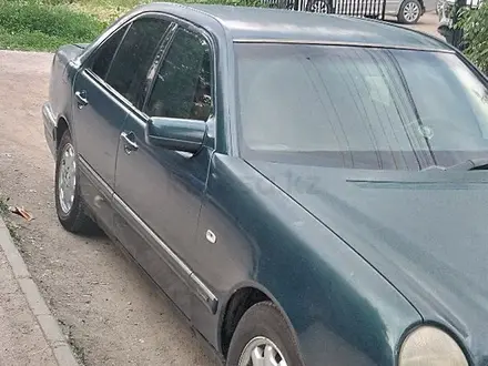 Mercedes-Benz E 230 1996 года за 1 800 000 тг. в Алматы – фото 2