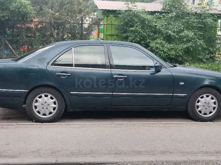 Mercedes-Benz E 230 1996 года за 1 800 000 тг. в Алматы – фото 5