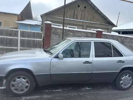 Mercedes-Benz E 220 1993 года за 2 500 000 тг. в Шымкент – фото 3