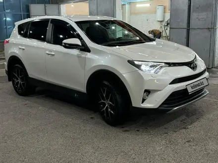 Toyota RAV4 2018 года за 12 700 000 тг. в Шымкент