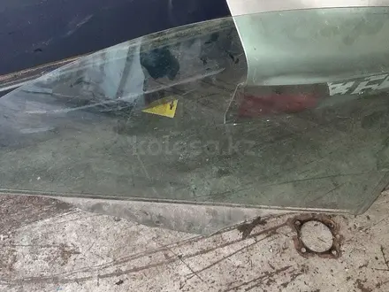 Дверьное стекло хедчбек водительски сторонаүшін12 000 тг. в Алматы – фото 2
