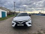 Toyota Camry 2020 года за 9 990 000 тг. в Уральск – фото 4