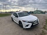 Toyota Camry 2020 года за 9 990 000 тг. в Уральск – фото 5
