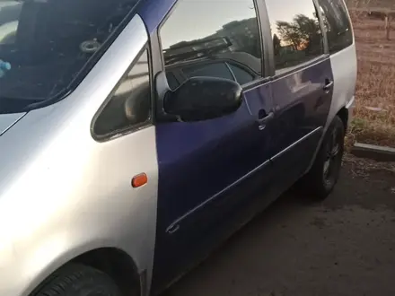 Volkswagen Sharan 1999 года за 1 500 000 тг. в Уральск – фото 3