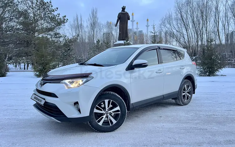 Toyota RAV4 2017 годаfor12 700 000 тг. в Астана