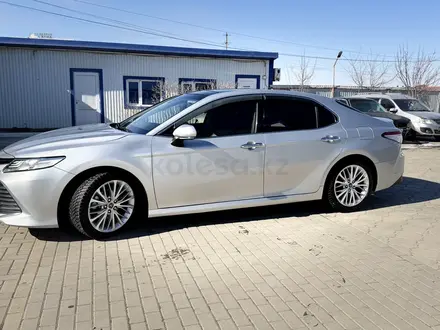 Toyota Camry 2020 года за 12 500 000 тг. в Атырау – фото 10