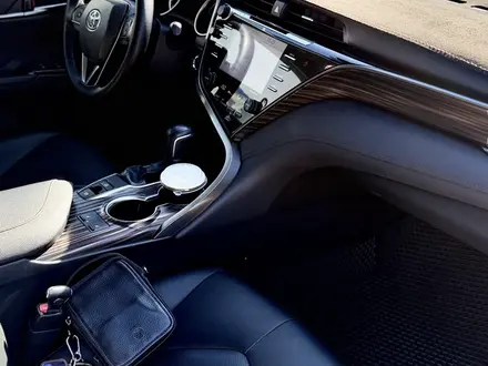 Toyota Camry 2020 года за 12 500 000 тг. в Атырау – фото 8
