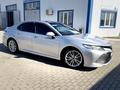 Toyota Camry 2020 года за 12 500 000 тг. в Атырау – фото 2