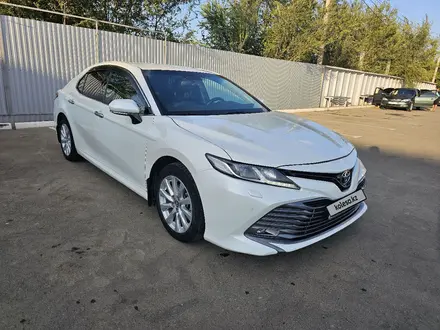 Toyota Camry 2018 года за 12 400 000 тг. в Уральск