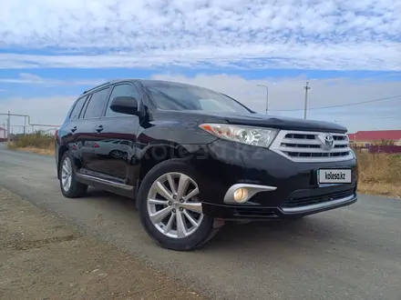 Toyota Highlander 2013 года за 11 000 000 тг. в Атырау