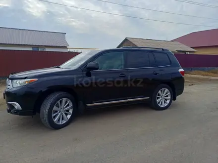 Toyota Highlander 2013 года за 11 000 000 тг. в Атырау – фото 3