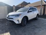 Toyota RAV4 2018 годаfor11 700 000 тг. в Уральск – фото 3