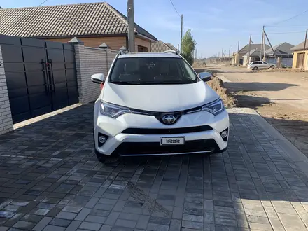 Toyota RAV4 2018 года за 11 700 000 тг. в Уральск