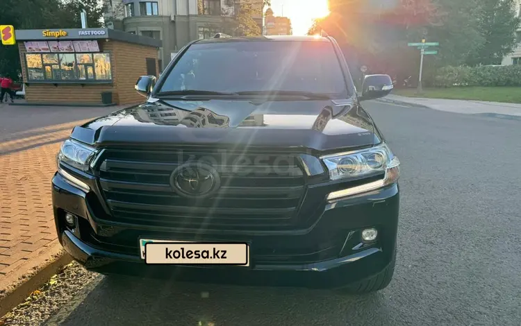 Toyota Land Cruiser 2018 года за 33 000 000 тг. в Астана