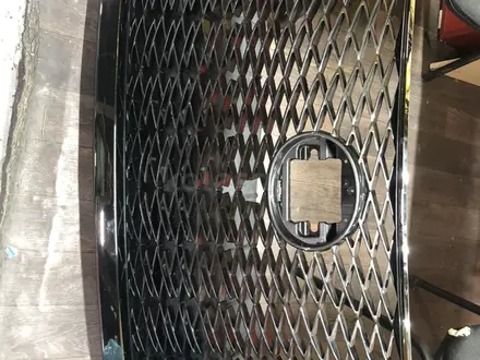 Решетка радиатора Lexus RX 350 за 287 900 тг. в Алматы