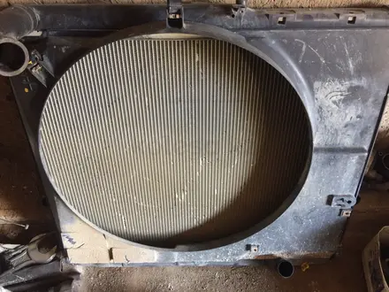 Основной радиатор охлаждения от 4.5 1vd дизель мкпп оригинал за 85 000 тг. в Астана