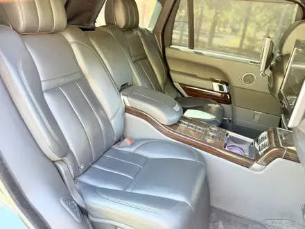 Land Rover Range Rover 2015 года за 30 000 000 тг. в Алматы – фото 19