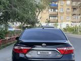 Toyota Camry 2015 года за 5 800 000 тг. в Актобе – фото 2