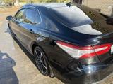 Toyota Camry 2018 годаүшін9 800 000 тг. в Семей – фото 3