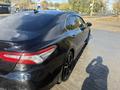 Toyota Camry 2018 года за 9 800 000 тг. в Семей – фото 4