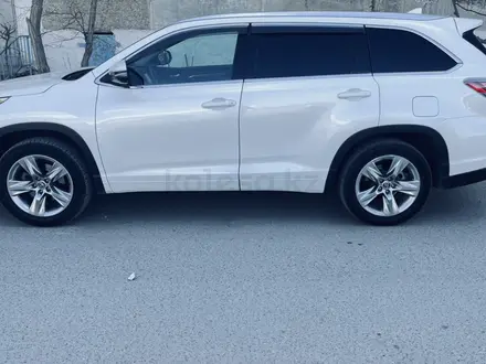 Toyota Highlander 2016 года за 12 000 000 тг. в Атырау – фото 4