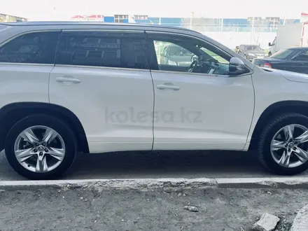 Toyota Highlander 2016 года за 12 000 000 тг. в Атырау – фото 2