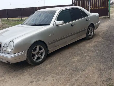 Mercedes-Benz E 230 1998 года за 2 500 000 тг. в Караганда – фото 12