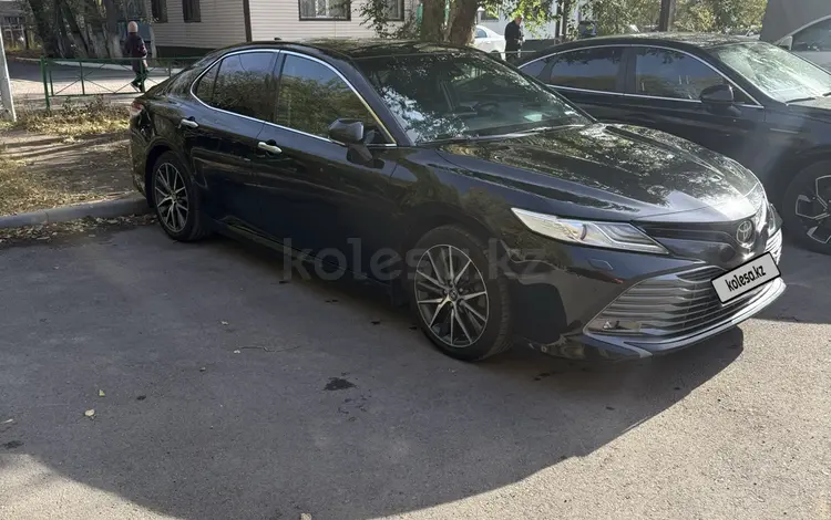 Toyota Camry 2018 года за 14 000 000 тг. в Караганда