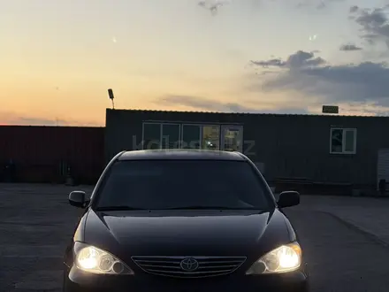 Toyota Camry 2005 года за 3 950 000 тг. в Актау – фото 2