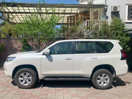 Toyota Land Cruiser Prado 2022 года за 27 950 000 тг. в Алматы – фото 2