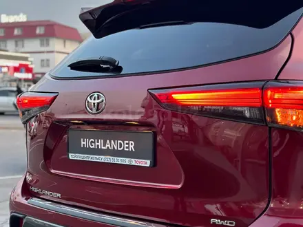 Toyota Highlander Luxe 2022 года за 35 171 500 тг. в Алматы – фото 15