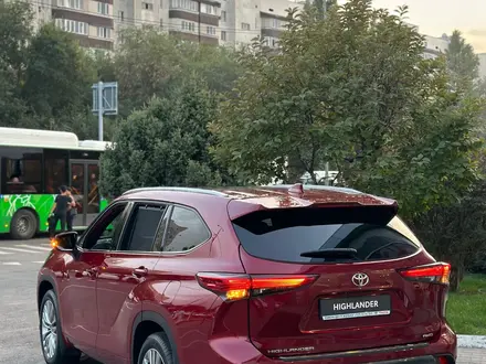 Toyota Highlander Luxe 2022 года за 35 171 500 тг. в Алматы – фото 12