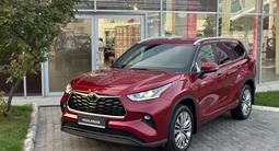 Toyota Highlander Luxe 2022 года за 35 171 500 тг. в Алматы – фото 3