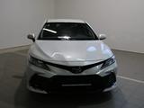 Toyota Camry Luxe 2023 года за 21 500 000 тг. в Актобе – фото 3