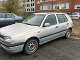 Volkswagen Golf 1994 годаүшін1 400 000 тг. в Уральск